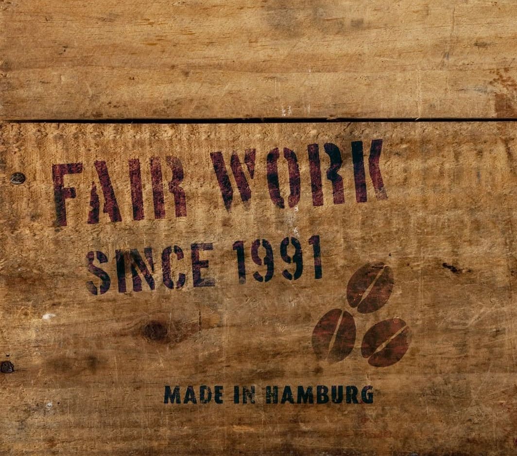 Wooden box with labeling "Fair work since 1991. Made in Hamburg."